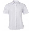 color:white